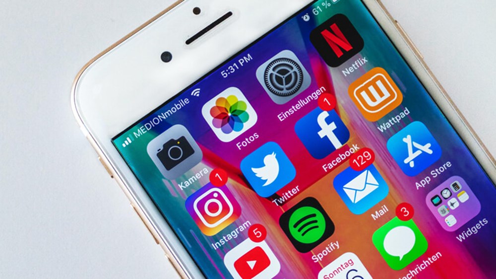 Mobile phone with apps | Wealthify