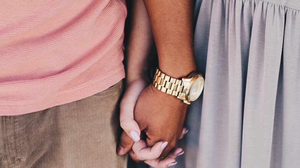 Couple holding hands | Wealthify