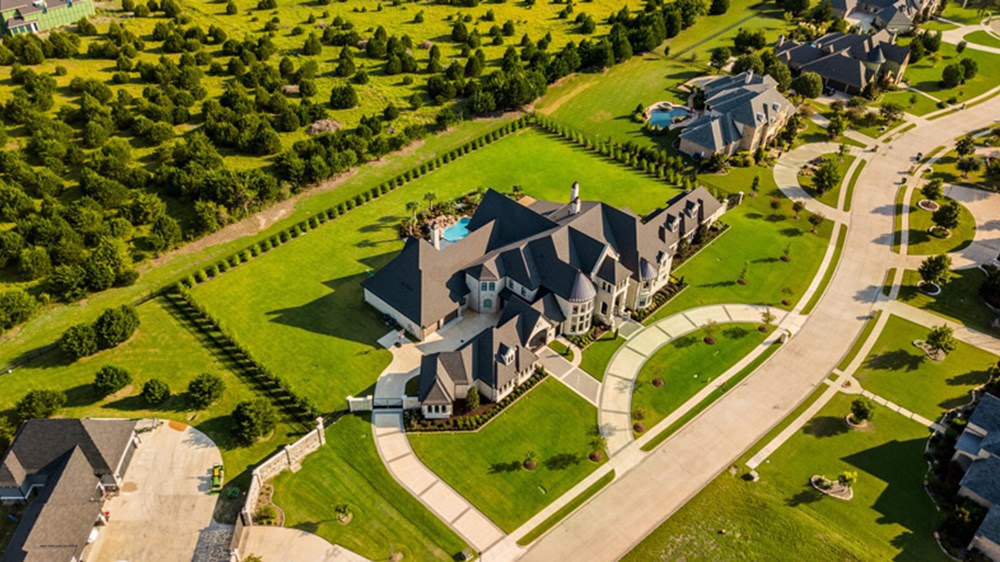 Luxury Mansion | Wealthify.com