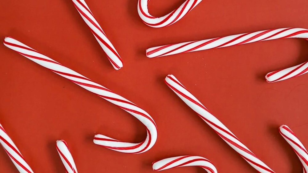 candy canes on red | wealthify.com