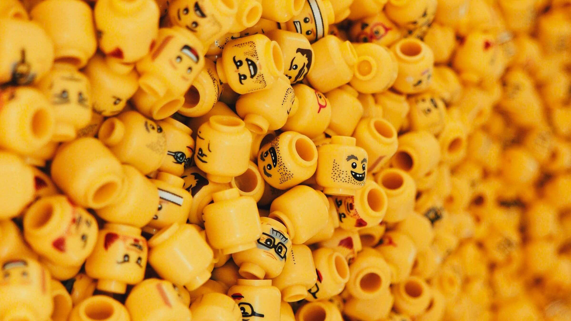 Lots of random LEGO heads in a pile | Wealthify.com